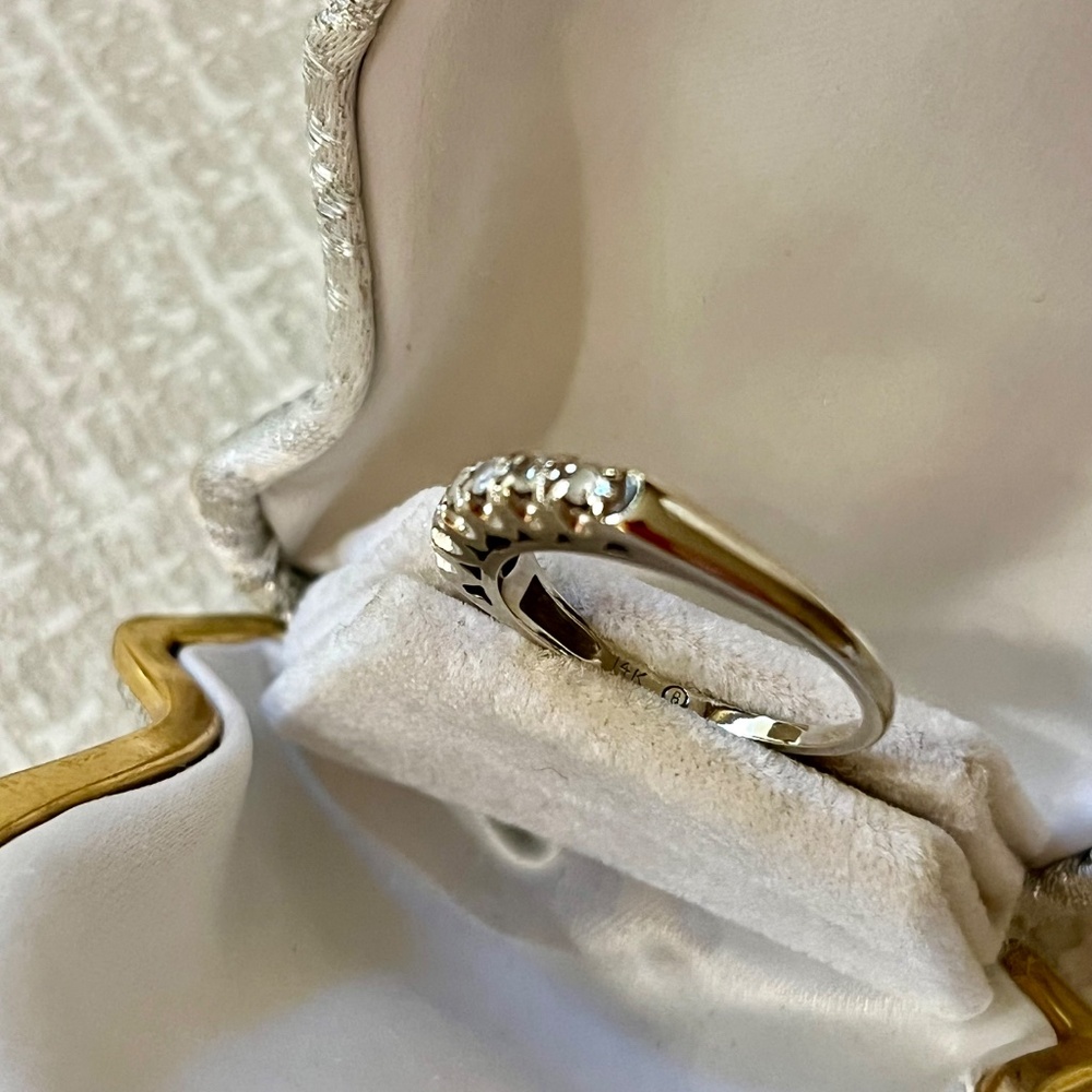 Diamond Ring - Picture 4 of 9